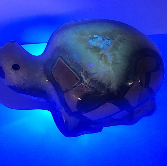 Septerian Carved Turtle. 4in X 2in. 502grams. UV Reactive - Picture 8 of 9